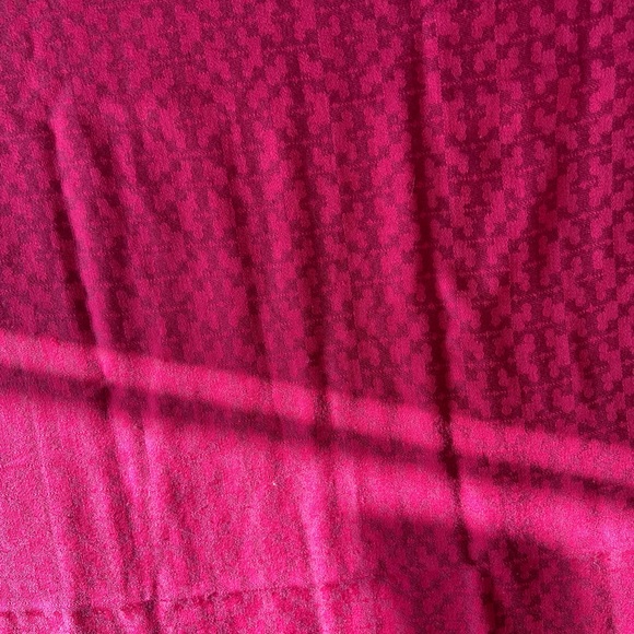 Tory Burch pink logo print wool blend 80" x 25" scarf wrap - Picture 10 of 13